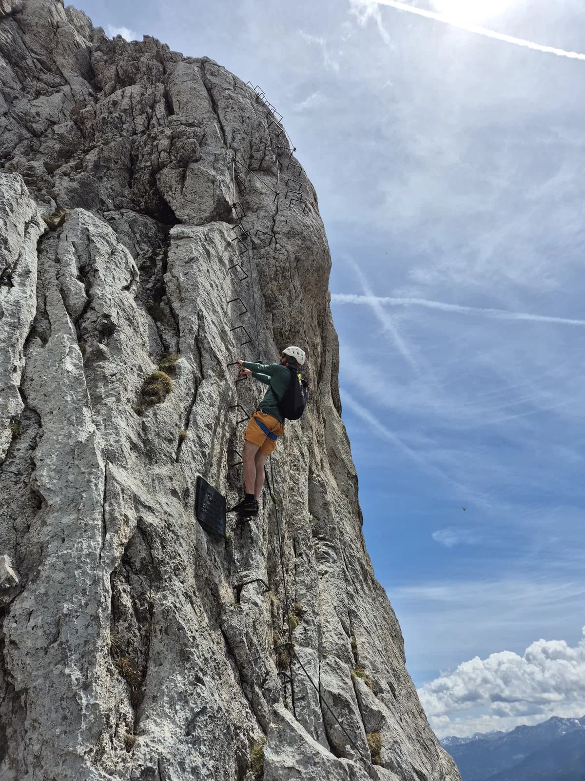 Gast mit Innsbrucker Bergführer am Innsbrucker Klettersteig