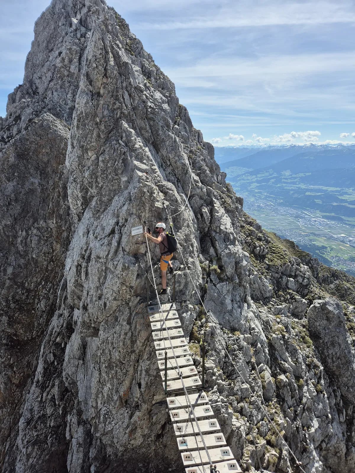 Berühmte Hängebrücke am Innsbrucker Klettersteig über die Nordkette