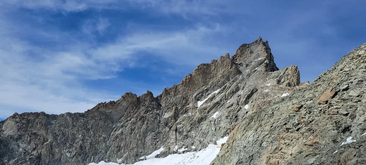Blick auf den Rotgrat des Zinalrothorns