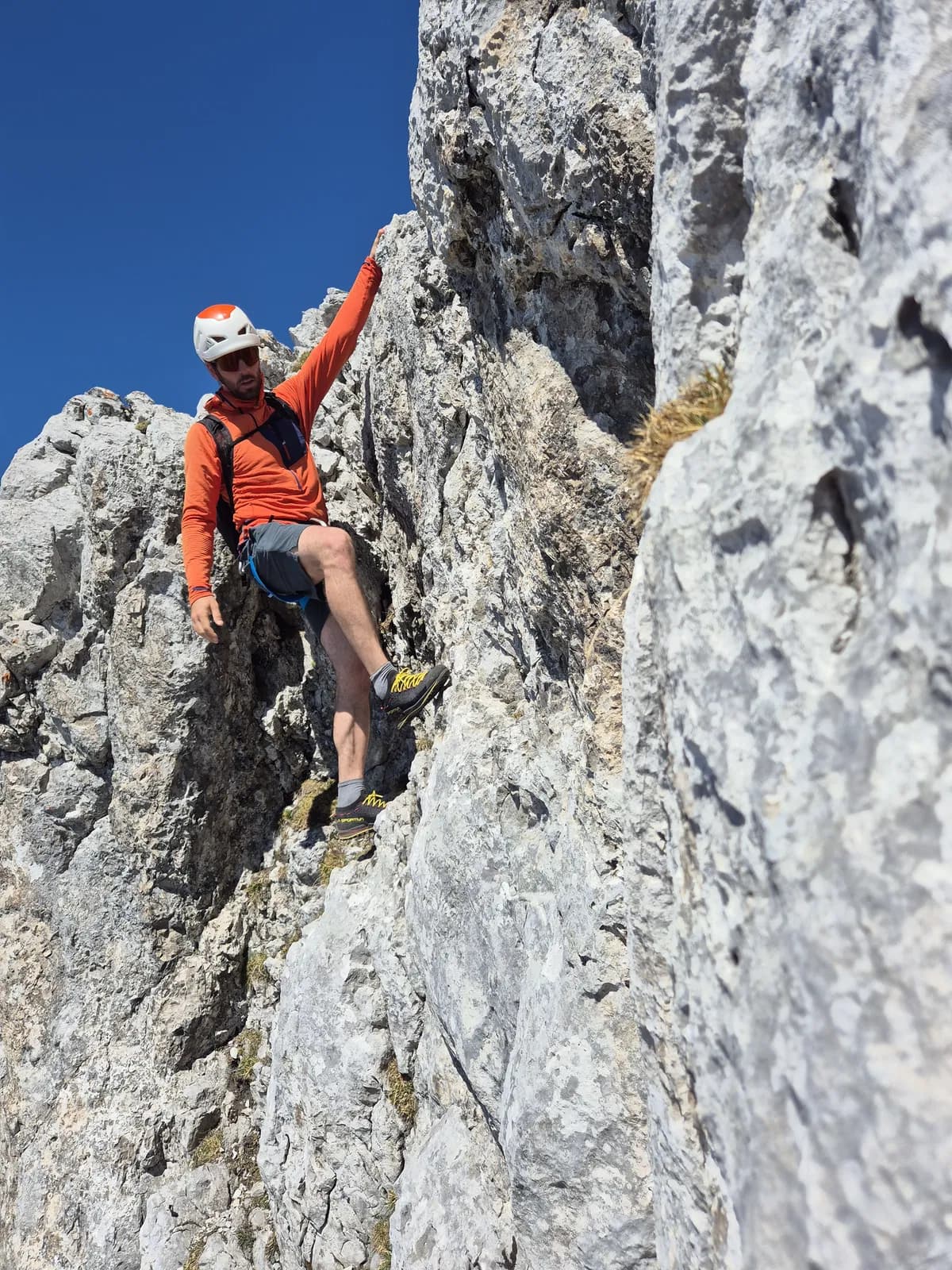 Bergführer am Brandjoch Südgrat auf der Nordkette hoch über Innsbruck