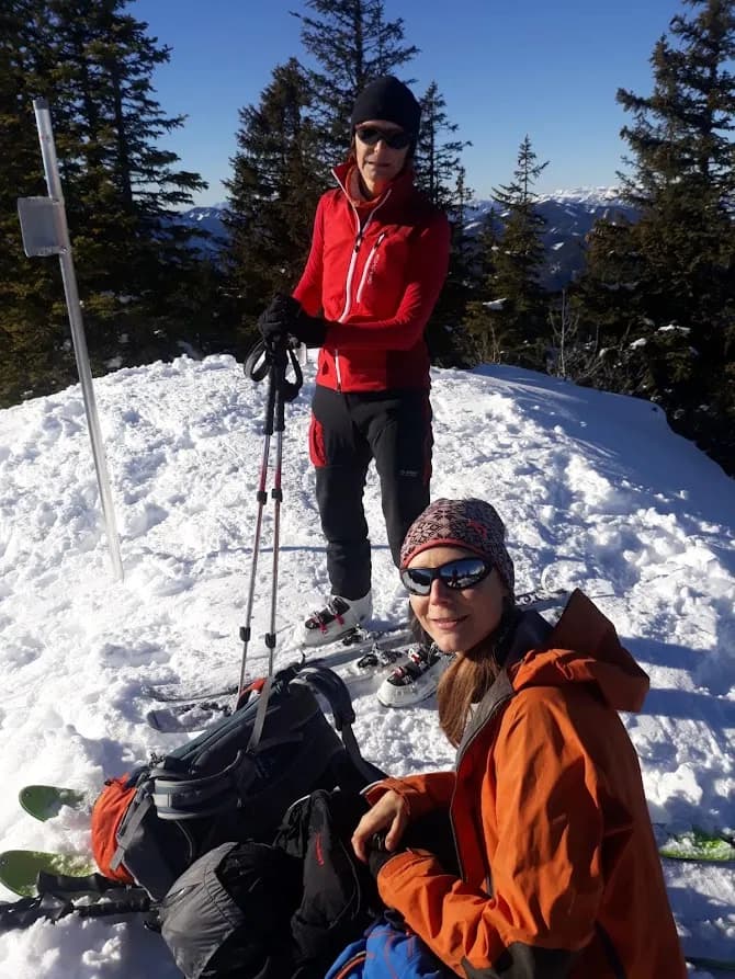 Verdiente Rast bei einer Skitour am Sattelberg