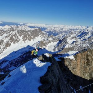 Fernerkogel Gipfel mit den Zillertalern im Hintergrund