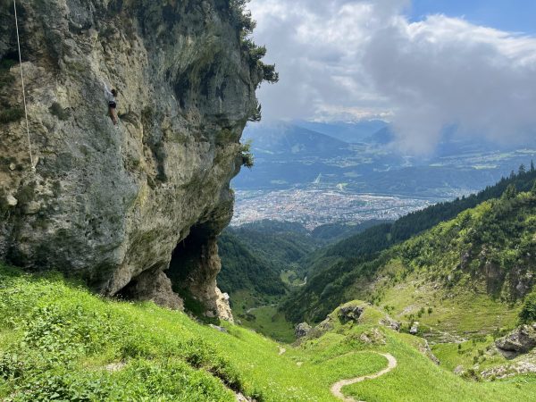 Innsbrucker Klettersteig - Von der Nordkette auf Innsbruck herunterblicken