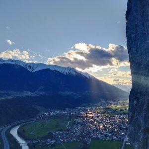 Blick von der Martinswac über das Inntal. Im Hintergrund sieht man den Inn und Zirl.