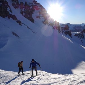 Aufstieg mit den Skiern in den Kalkkögeln.