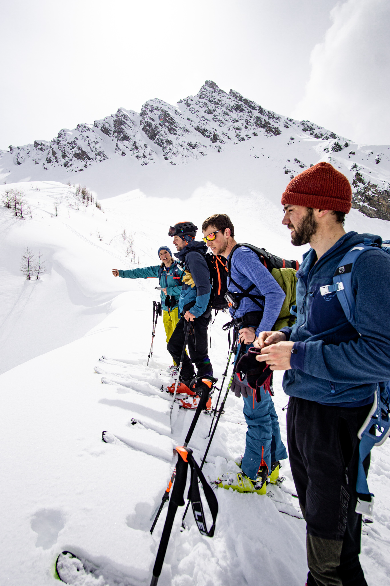 Eine Gruppe Skitourengeher im Wipptal