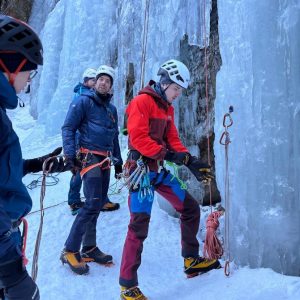 Gruppe beim Eiskletterkurs