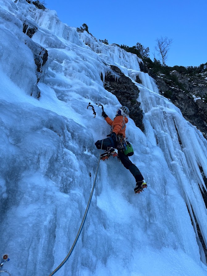 Eisklettern in Lüsens am Gasthausfall