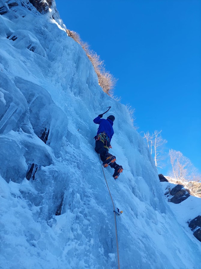 Eisklettern in Lüsens am Gasthausfall