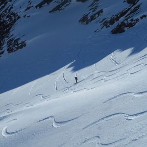 Schöne Abfahrtsspuren hinunter zum Westfalenhaus; Skitourentage am Westfalenhaus mit Bergführer