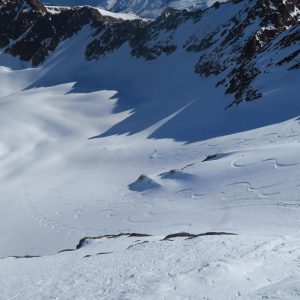 Schöne Abfahrtsspuren hinunter zum Westfalenhaus; Skitourentage am Westfalenhaus mit Bergführer