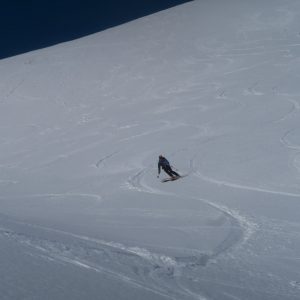 Schöne Abfahrtsspuren hinunter zum Westfalenhaus; Skitourentage am Westfalenhaus mit Bergführer