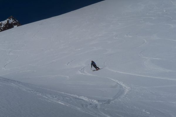 Schöne Abfahrtsspuren hinunter zum Westfalenhaus; Skitourentage am Westfalenhaus mit Bergführer