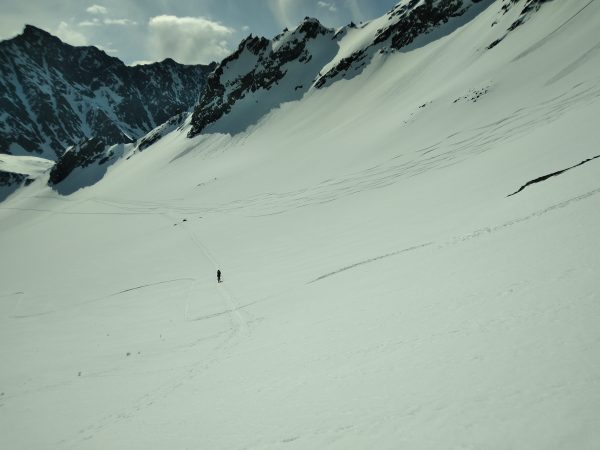 Schöne Abfahrtsspuren hinunter zum Westfalenhaus; Skitourentage am Westfalenhaus mit Bergführer