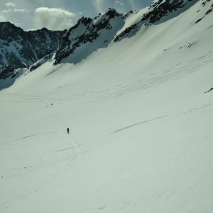Schöne Abfahrtsspuren hinunter zum Westfalenhaus; Skitourentage am Westfalenhaus mit Bergführer