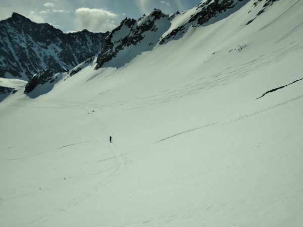 Schöne Abfahrtsspuren hinunter zum Westfalenhaus; Skitourentage am Westfalenhaus mit Bergführer