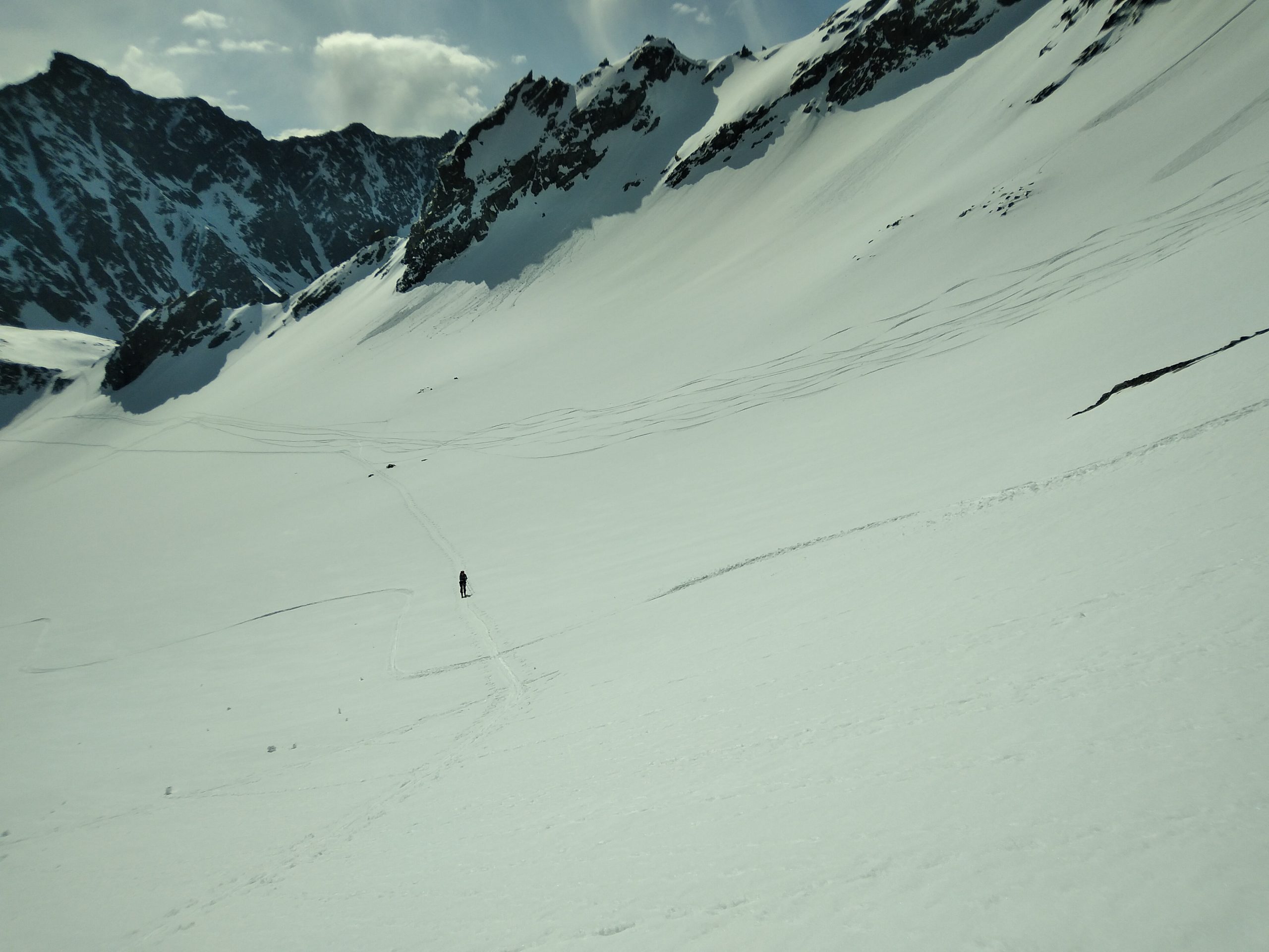 Schöne Abfahrtsspuren hinunter zum Westfalenhaus; Skitourentage am Westfalenhaus mit Bergführer