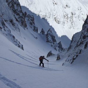 Aufstieg in Spitzkehren im Karwendel mit den Ski