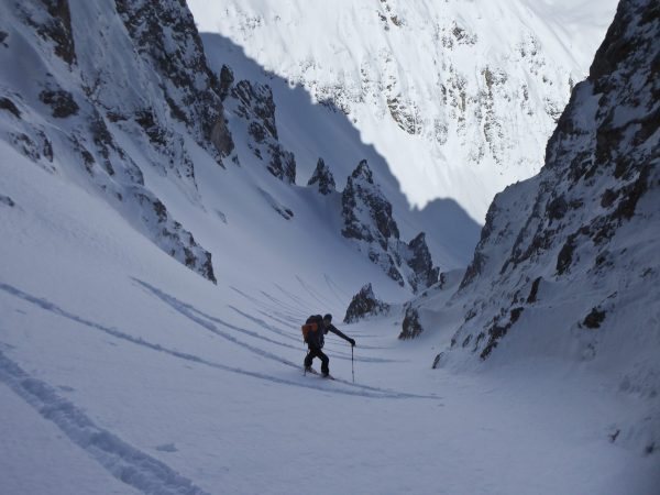 Aufstieg in Spitzkehren im Karwendel mit den Ski
