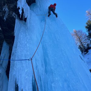Steiles Eisklettern